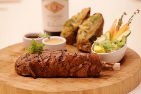 The new Soboba Casino Resort opening its new restaurant Canyons with this dish Buffalo 34oz Bone-In Rib Eye at Soboba Casino Resort In San Jacinto Wednesday, April 24, 2019. (Photo by Frank Bellino, Contributing Photographer)  The new Soboba Casino Resort opening its new restaurant Canyons with this dish Buffalo 34oz Bone-In Rib Eye at Soboba Casino Resort In San Jacinto Wednesday, April 24, 2019. (Photo by Frank Bellino, Contributing Photographer)