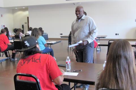 Soboba Tribal Administration’s Financial Analysis Manager Lenell Carter interacts with Soboba youth during the first of five Financial Literacy 101 classes he taught Soboba Tribal Administration’s Financial Analysis Manager Lenell Carter interacts with Soboba youth during the first of five Financial Literacy 101 classes he taught