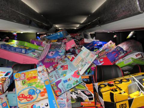 The Soboba Band of Luiseño Indians’ 45-foot long bus was stuffed with 1,000 toys that were delivered to San Jacinto Unified School District for distribution to area children The Soboba Band of Luiseño Indians’ 45-foot long bus was stuffed with 1,000 toys that were delivered to San Jacinto Unified School District for distribution to area children