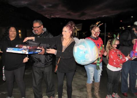 Volunteers help “unstuff the bus” of 1,000 toys that were donated to Hemet Unified School District from the annual Soboba toy drive Volunteers help “unstuff the bus” of 1,000 toys that were donated to Hemet Unified School District from the annual Soboba toy drive