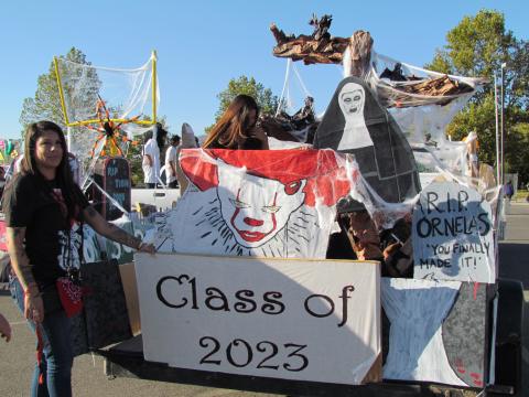 Noli Indian School teacher Tashina Ornelas shows the float she helped eighth-graders construct that won third place honors in the Homecoming Parade float contest on Friday Noli Indian School teacher Tashina Ornelas shows the float she helped eighth-graders construct that won third place honors in the Homecoming Parade float contest on Friday