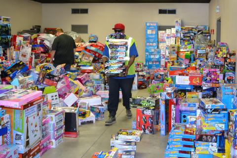 Volunteers helped sort more than 6,000 toys collected and distributed during 2017’s Soboba Gives Back Toy Drive, which starts on Nov. 12 Volunteers helped sort more than 6,000 toys collected and distributed during 2017’s Soboba Gives Back Toy Drive, which starts on Nov. 12