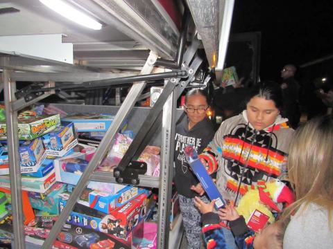Soboba youth help “Unstuff the Bus” during SJUSD’s 2019 event Soboba youth help “Unstuff the Bus” during SJUSD’s 2019 event