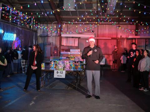Soboba Foundation President Andy Silvas thanks all the volunteers, including many Tribal members, who volunteered their time to help Unstuff the Bus at SJUSD, Dec. 8. StylePhotography by Alex Tapia courtesy photo Soboba Foundation President Andy Silvas thanks all the volunteers, including many Tribal members, who volunteered their time to help Unstuff the Bus at SJUSD, Dec. 8. StylePhotography by Alex Tapia courtesy photo