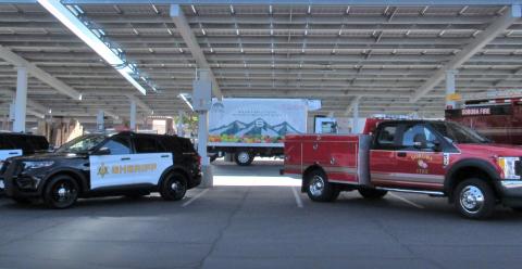 Members of the Riverside County Sheriff’s office and Soboba Fire Department joined other volunteers at San Jacinto High School to participate in the Soboba Drive-Thru Turkey Giveaway on Nov. 21 Members of the Riverside County Sheriff’s office and Soboba Fire Department joined other volunteers at San Jacinto High School to participate in the Soboba Drive-Thru Turkey Giveaway on Nov. 21