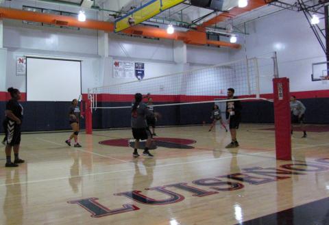 Members of the Volley Brawlers and other teams warm up before games on Dec. 6 Members of the Volley Brawlers and other teams warm up before games on Dec. 6
